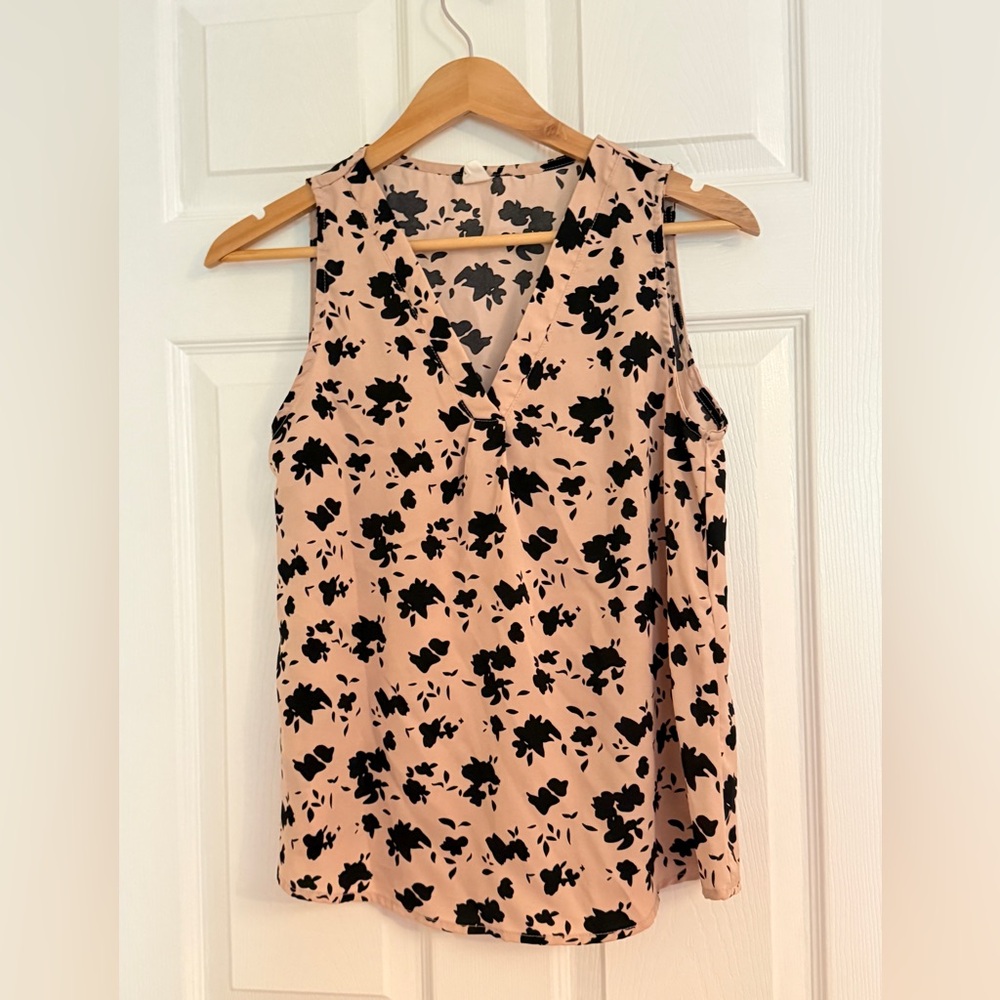 Size Small Women’s nude sleeveless black floral shirt blouse top